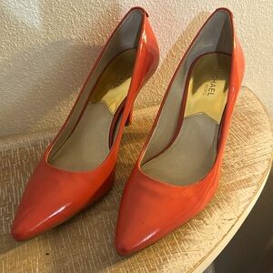 Michael Kors women heels. A beautiful burnt orange color.